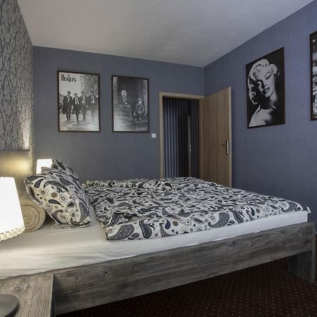 Hotel Restaurace Stara Lipa à Česká Lípa Extérieur photo