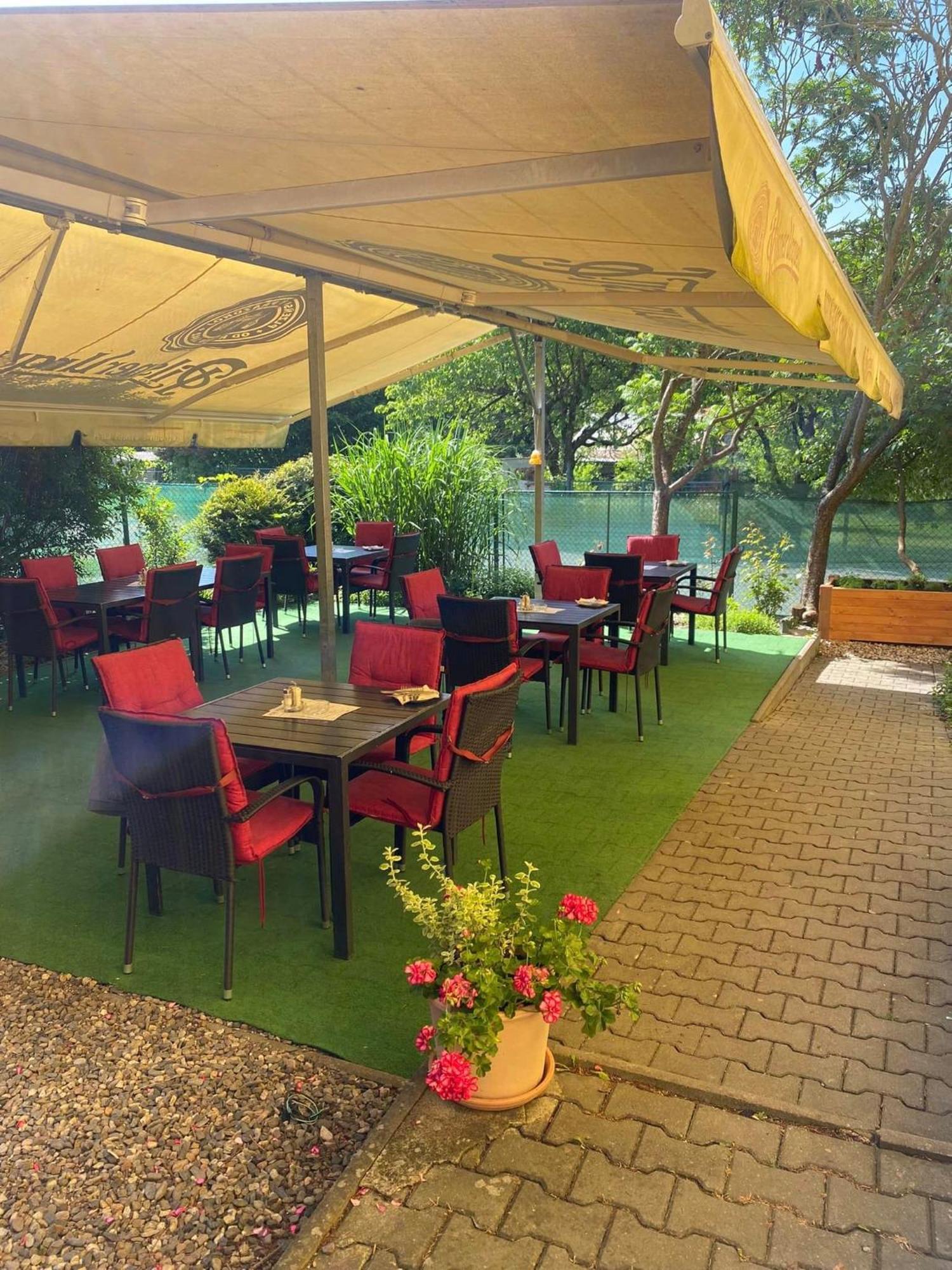 Hotel Restaurace Stara Lipa à Česká Lípa Extérieur photo