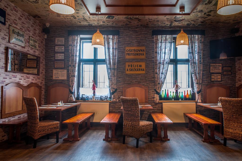 Hotel Restaurace Stara Lipa à Česká Lípa Extérieur photo