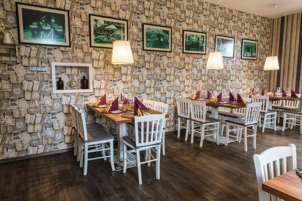 Hotel Restaurace Stara Lipa à Česká Lípa Extérieur photo