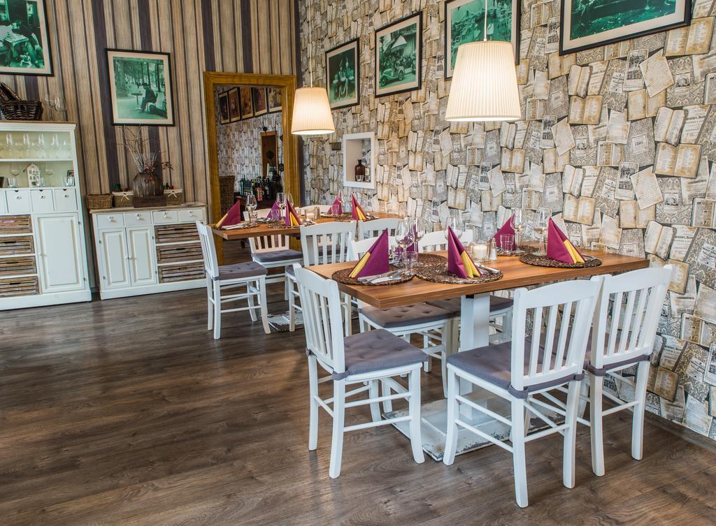 Hotel Restaurace Stara Lipa à Česká Lípa Extérieur photo