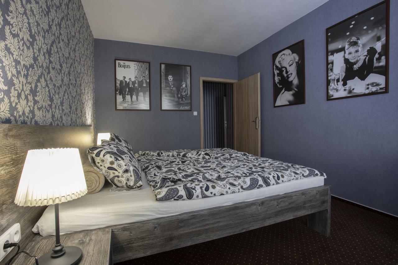 Hotel Restaurace Stara Lipa à Česká Lípa Extérieur photo